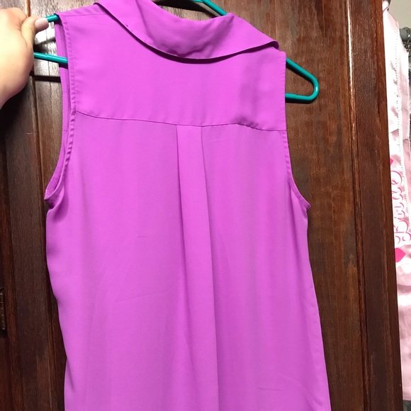 2 dress button ups. Size small fits like medium. - Picture 4 of 4